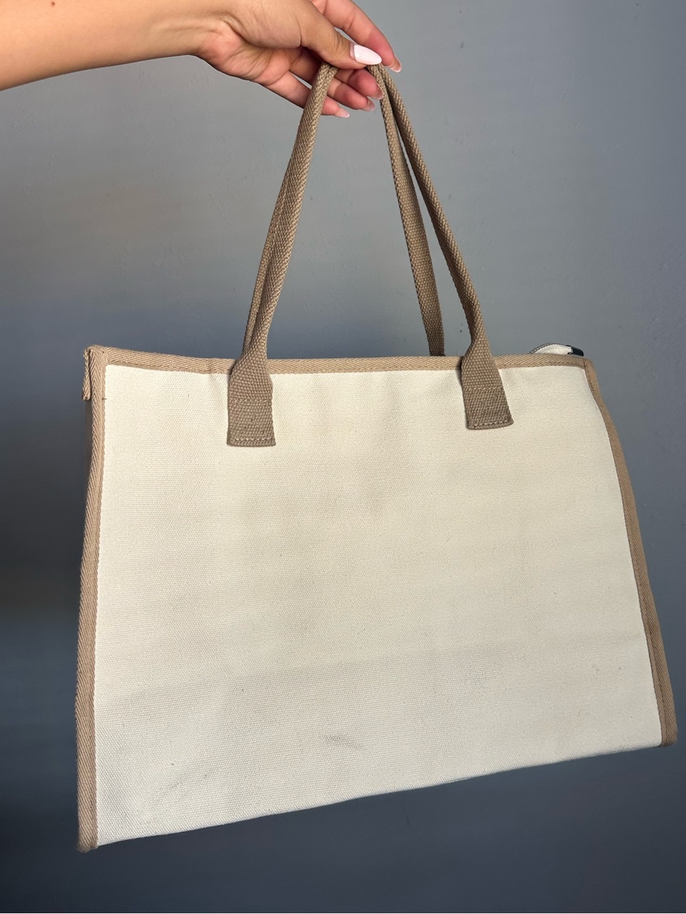 Hello Kitty Tote Bag - Picture 2 of 3
